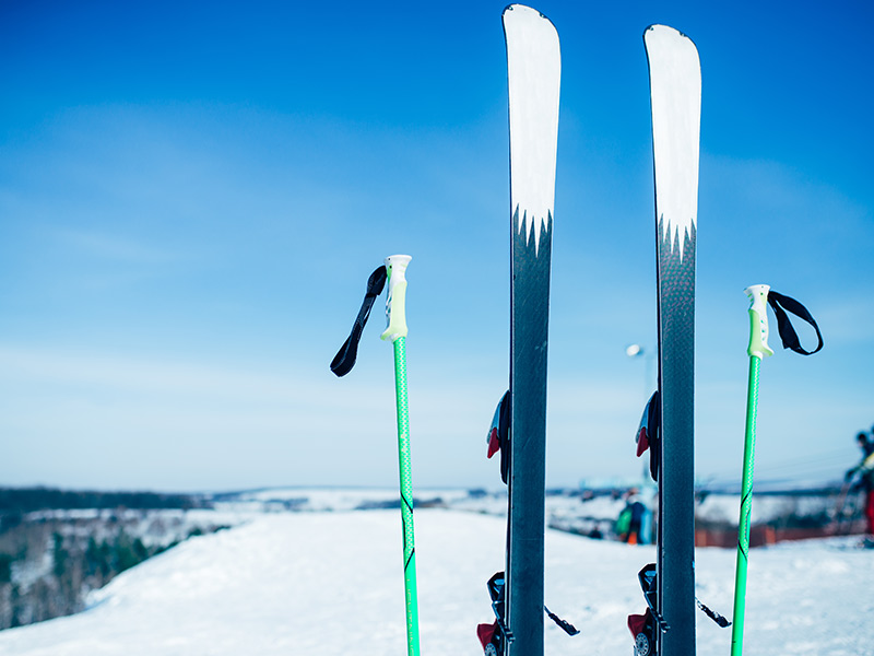 ¿Cómo elegir los bastones de esquí?