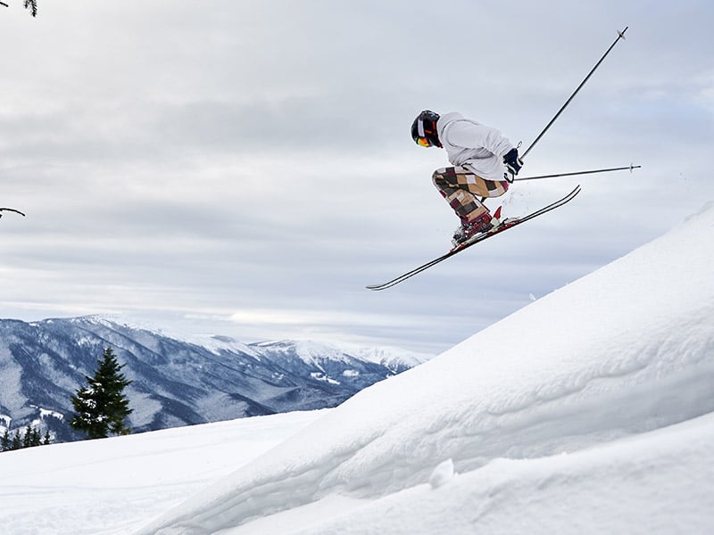 Prepárate para la temporada de esquí: rutinas de entrenamiento físico