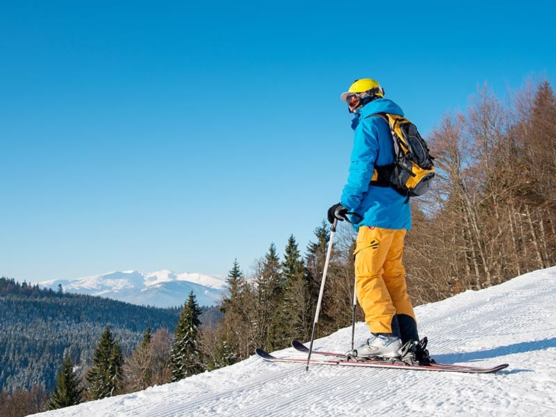 Descubre los beneficios de esquiar para la salud física y mental