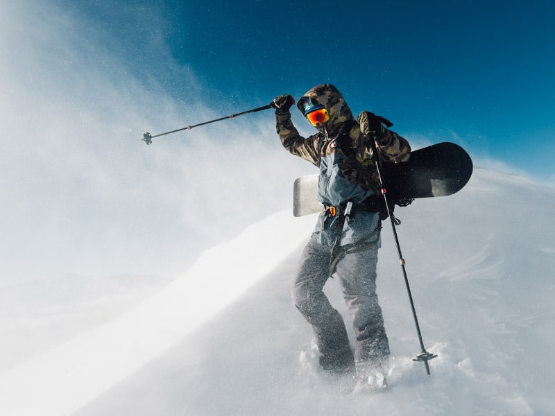 La historia del esquí y snowboard: un viaje desde sus orígenes hasta la actualidad