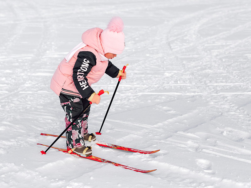 Beneficios de aprender a esquiar desde la infancia